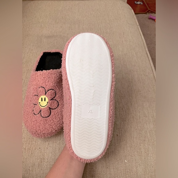 Pink flower slippers - Picture 2 of 2